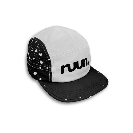 'The Dot' Running cap - White/Black and White Dots